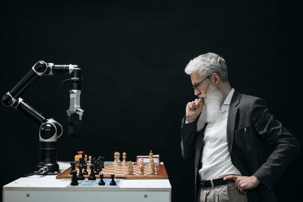 Robots spēlē šahu pret cilvēku